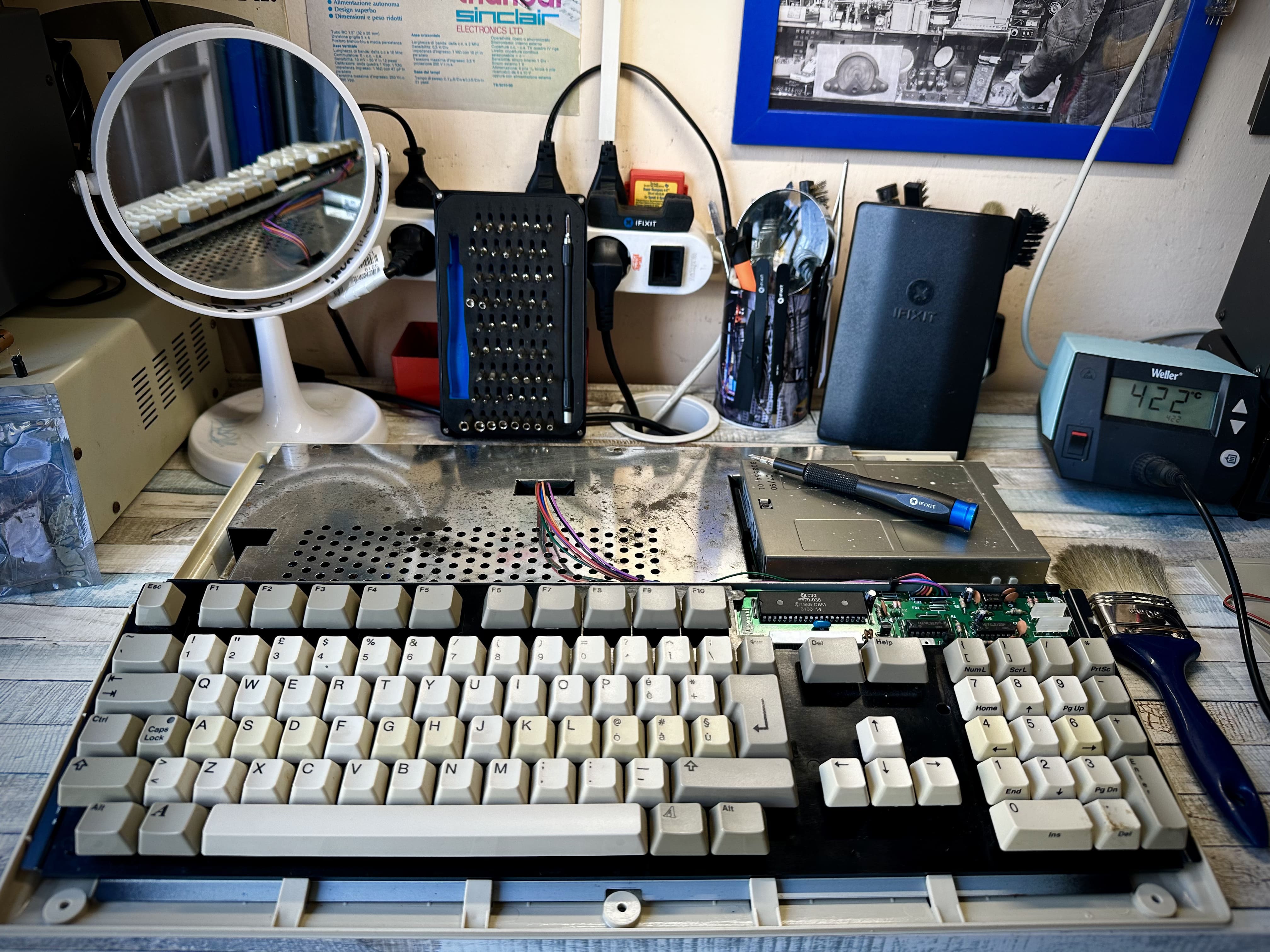 Smontaggio dell’Amiga 500 con tastiera e schermatura aperte